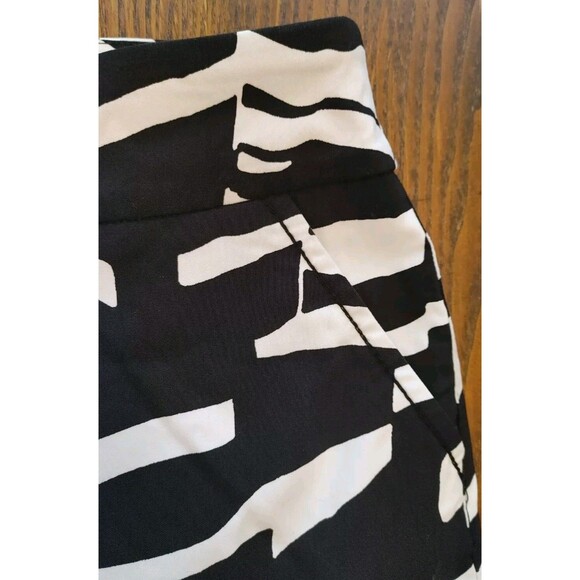 Westbound Geometric Black/White Ladies Shorts 18 Pull-on EC - Picture 3 of 10